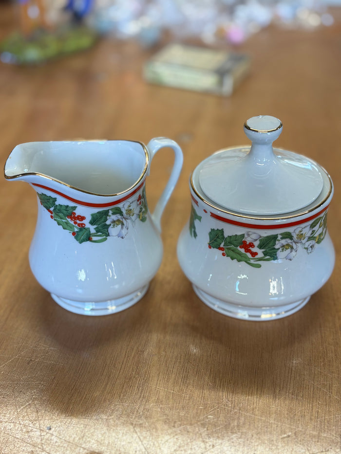 Lynns Fine China Creamer & Sugar Bowl Set – Holly Berry Christmas Design – Vintage Holiday Tableware