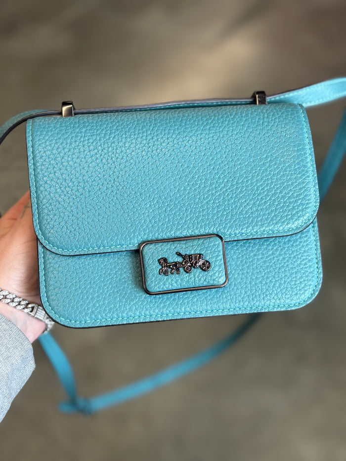 Coach Horse & Carriage Crossbody Bag – MINT Teal Pebbled Leather | Y2K Bright Blue Shoulder Bag